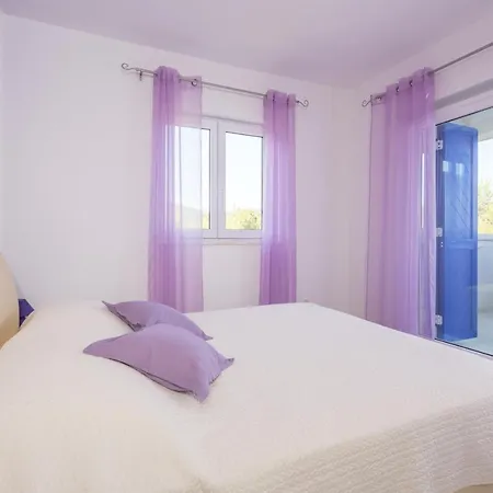 Apartment Pribinja 15083b Hvar Town